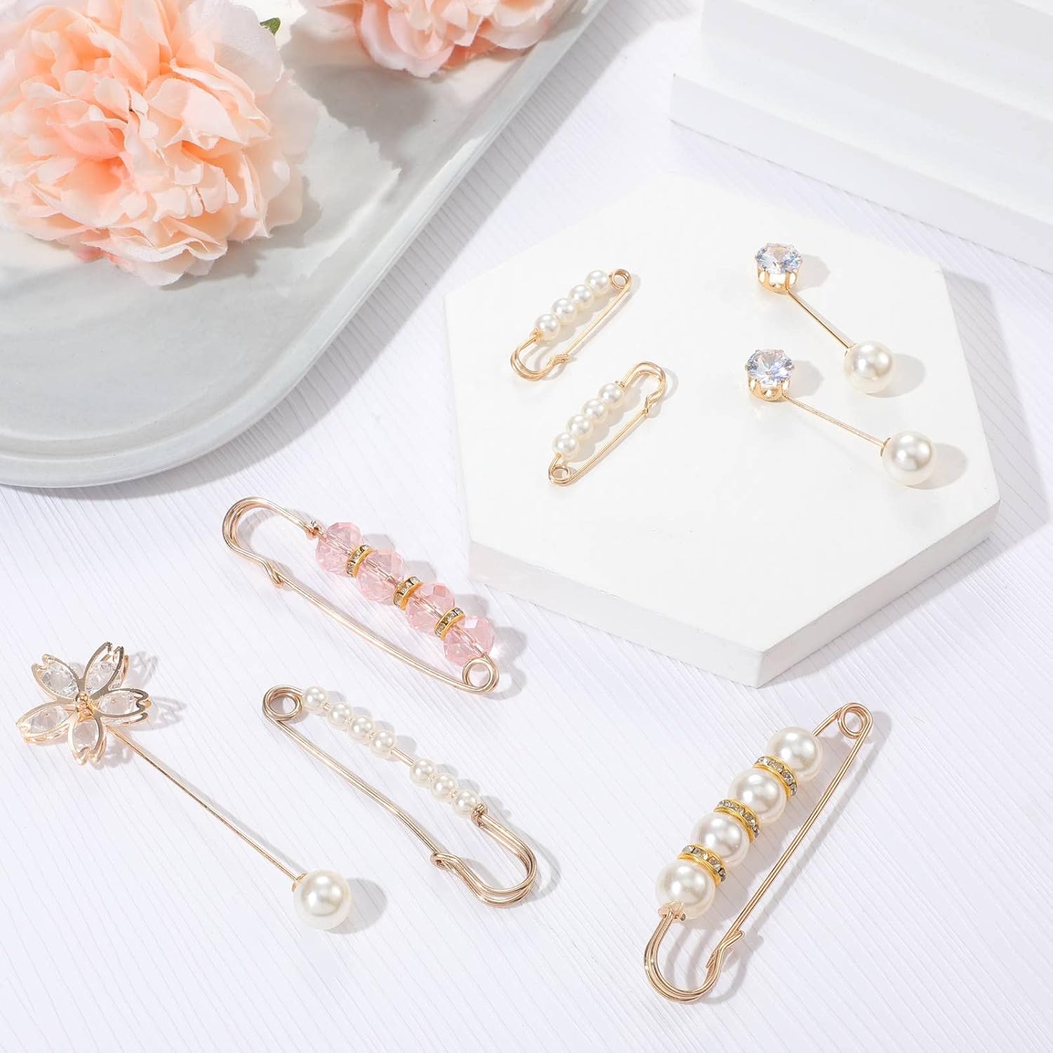 17 Pieces Pearl Brooch Pins Sweater Shawl Clips Faux Pearl Rhinestones Collar Safety Pin for Women Clothing Dresses Decoration Accessories with Storage Box